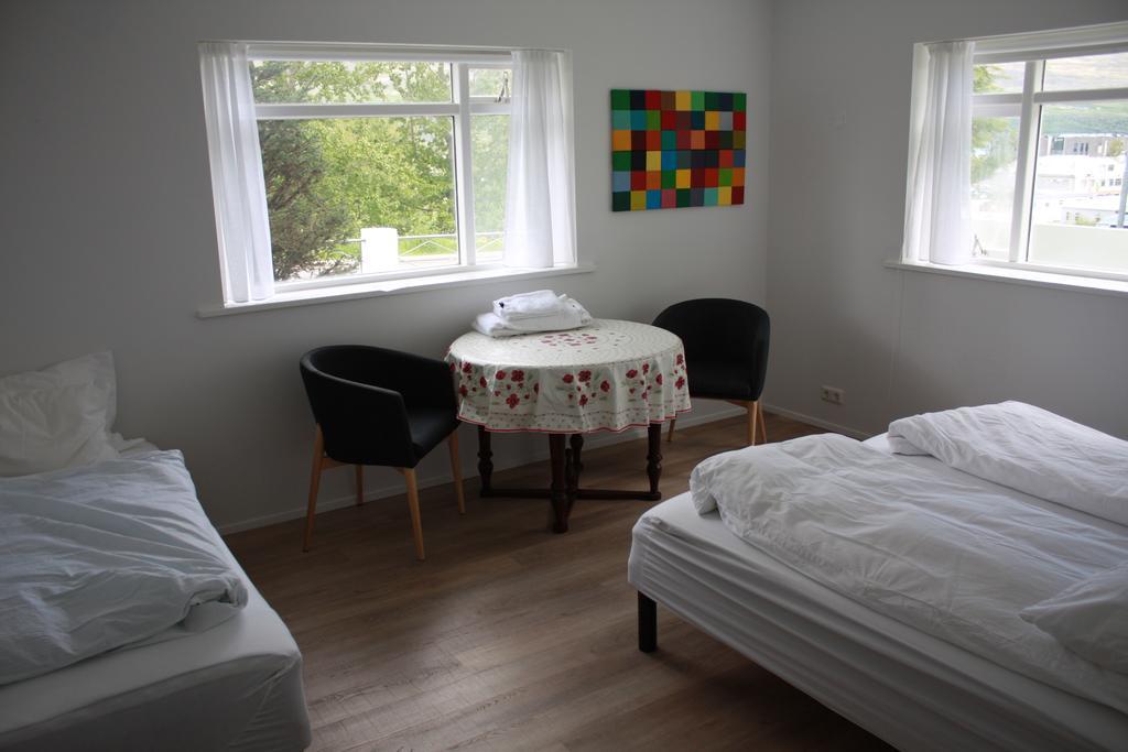 Brekkugata 33 Guesthouse 아퀴레이리 외부 사진